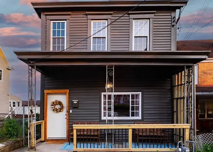 Stylish 2 King Bed Retreat Near Grandview *